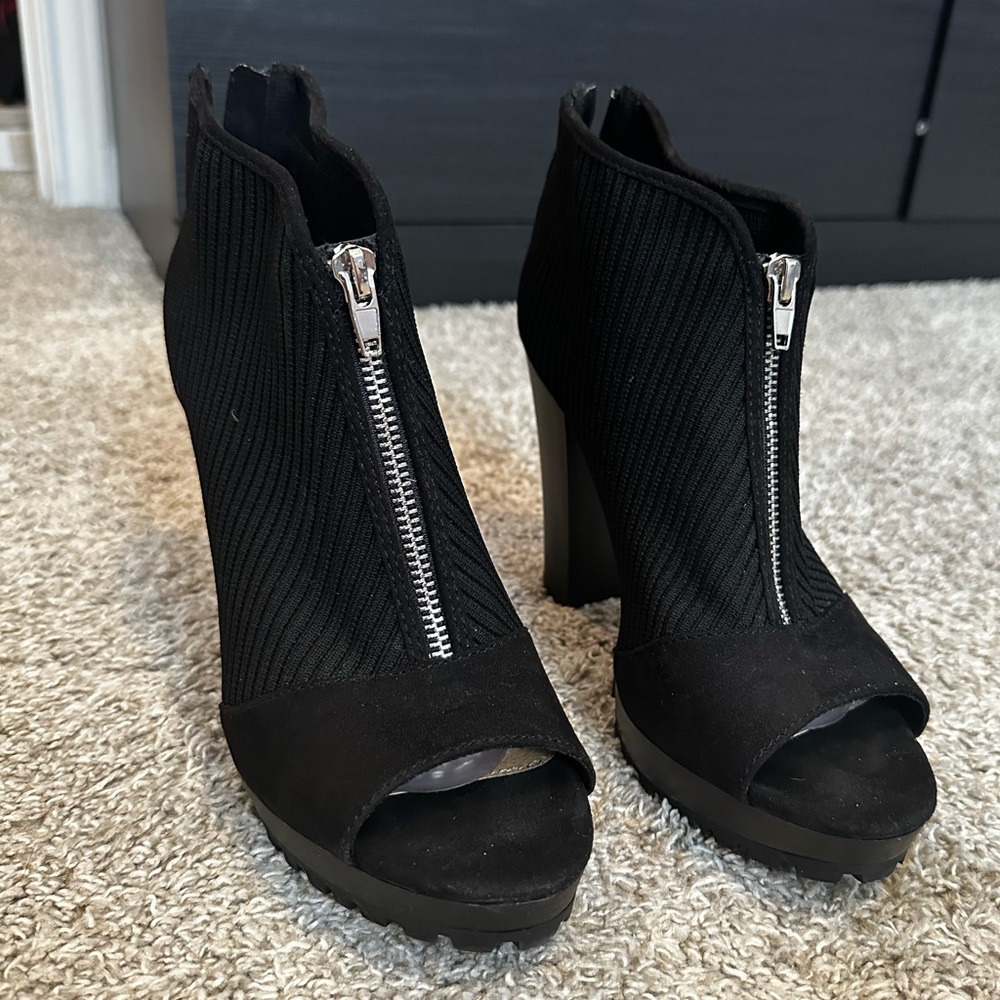 Report Open toe bootie in black, size 8.5